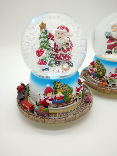 Снежный шар музыкальный с движущимся поездом 16*14*14см, D-10см, (Два вида)