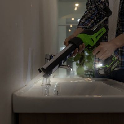 Пистолет для герметиков аккумуляторный Greenworks G24CAU 24V