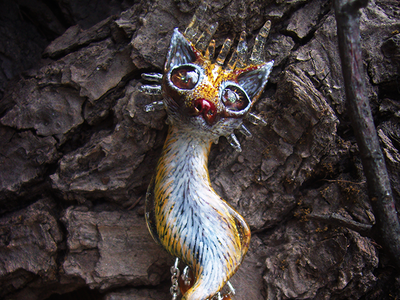 "Пятихвостая кицунэ, разжигающая пламя лисица", фэнтези-брошь в восточном стиле