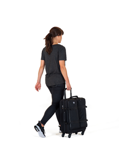 Ogio Alpha Core Convoy 520S Travel Bag Black с человеком