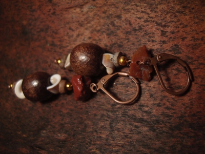 Благотворительность. Осенние серьги с кварцем и ракушками "Ярица - Красавица"