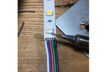 Распаиваем светодиодные ленты.