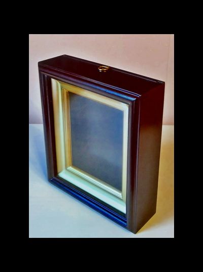 Киот деревянный с рамой "под золото" для иконы формата 13х16см.