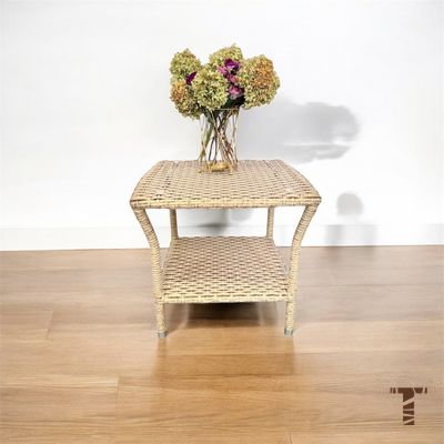 Кофейный столик из ротанга