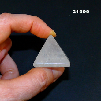 Горный хрусталь натуральный (пирамида) арт.21999: 24,6г - 29*29*26мм