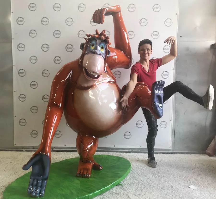 Обезьяна из стеклопластика