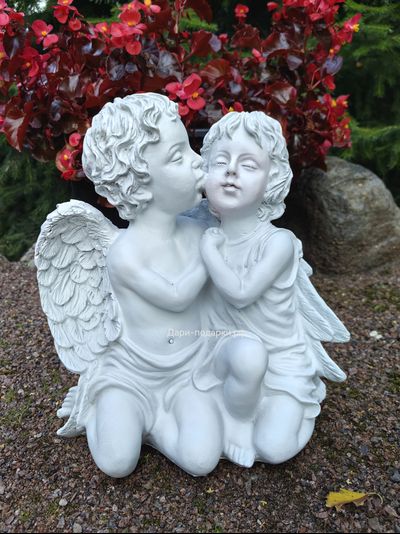 Садовая скульптура Ангелы влюбленные 30*30см   1,2кг     полистоун Россия 1748/028638*