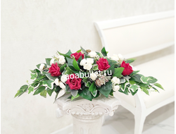 Красная интерьерная композиция Анталия. Удлиненный букет