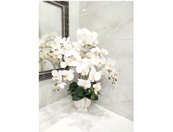 Композиция орхидея белая  кашпо с позолотой № ОР019