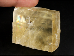 Кальцит оптический золотистый (исландский шпат), скол по спайности, Бразилия (40*33*24 мм, 73 г) №38319