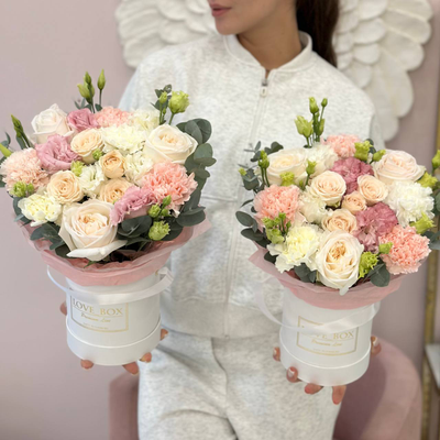 БУКЕТ В ШЛЯПНОЙ КОРОБКЕ МИКС ЦВЕТОВ MINI