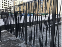 Ограждение многоквартирного дома. Купить от производителя. Монтаж забора под ключ | ГОРЗАБОР