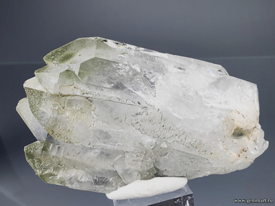 Горный хрусталь, "фаден - с белой полосой" с включениями хлорита. Северная Осетия. 68*44*20мм