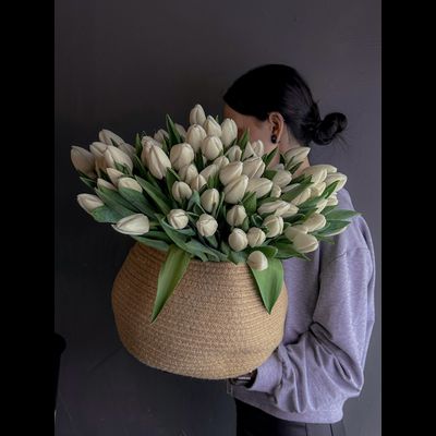 101 тюльпан большая корзина