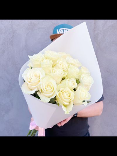 Букет белых роз Эквадор премиум 15 шт