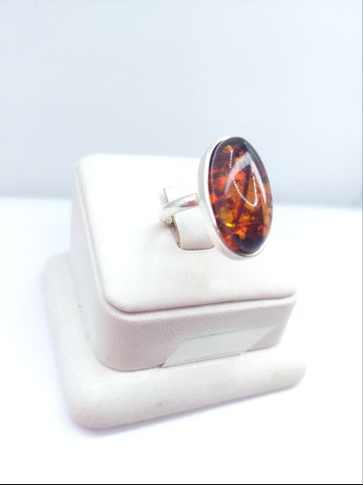 Кольцо овальное с коньячным янтарем