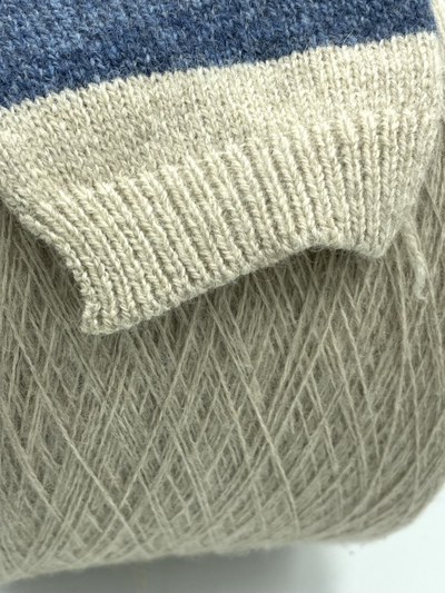 MILLEFILI art.GARZSOFTYAK Nm. 640 метров в 100 граммах 75% WO (шерсть), 8% WY ( шерсть яка), 15% PA, 2% PL Цв. 80014 овсянка