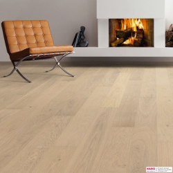 Декор паркетной доски Haro Дуб Песочно-Белый Маркант браш 1-пол, масло 538936 в интерьере гостиной
