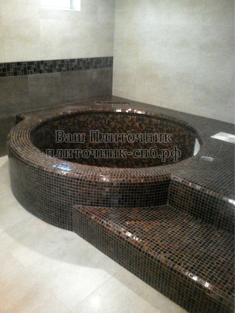 Облицовка купели мозаикой.