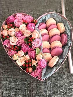 Коробка с макаронс "Lovestory"