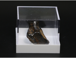 Метеорит Sericho (Серичо), в пластиковом боксе, Кения (19*11*7 мм, 2,9 г) №23456