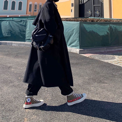 С чем носить Кеды Converse Comme des Garcons высокие хаки с сердечками 162973C