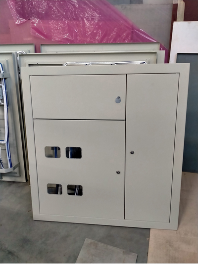 Щит этажный на 4 квартиры со слаботочным отсеком ЩЭ-4