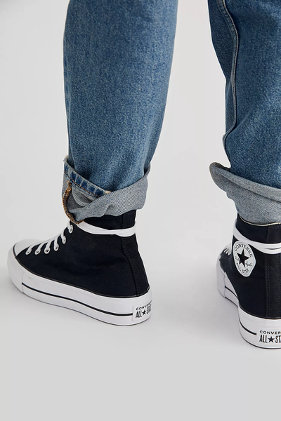 на ноге женские Кеды Converse Chuck Taylor All Star Lift High Top Black высокие черные