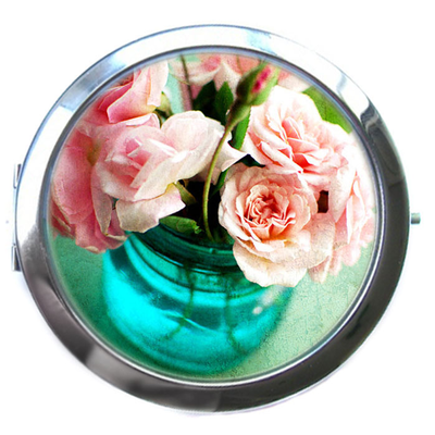 Карманное зеркальце женское