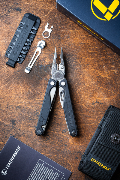 Leatherman Charge + с чехлом на кнопке, клипсой и битами