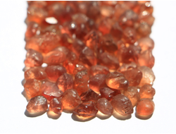 Гранат спессартин, светлый, необработанный, ювелирного качества, Якутия (4-7 мм, 0,1-0,2 г) №13794