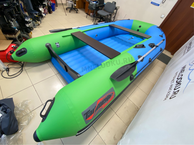Моторная лодка Таймень NX 3600 НДНД PRO MAX синий/зеленый справа