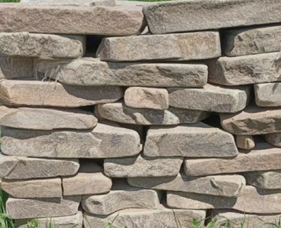 Камень толстяк галтованный серо-зелёный