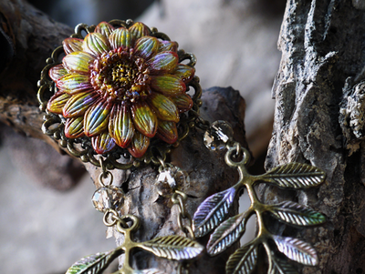 "Колдовской Семицвет", брошь-орден в стиле бохо с подвесками