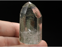 Кварц с хлоритом, кристалл полированный, Бразилия (47*26*22 мм, 41 г) №36856