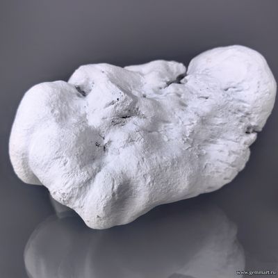 Кахолонг с корочкой кенияита. Южный Урал. Россия. 140*90*100мм