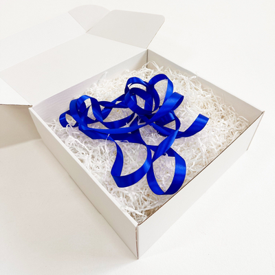 2 штуки - Подарочная коробка GILEV 32x32x12см с синей лентой и наполнителем