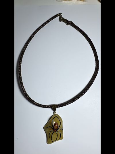 подвеска с янтарем