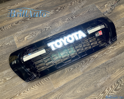 Решетка Toyota Land Cruiser 200 2007-2015 LED с подсветкой в стиле 300 GR Sport