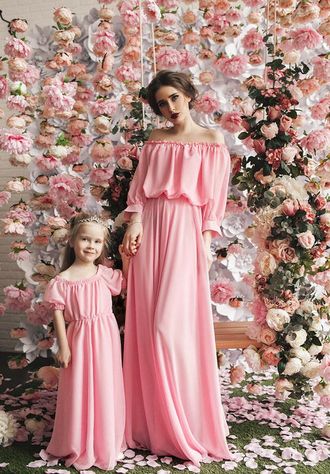 розовое длинное платье для мамы и дочки