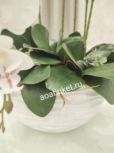 Фееричная Композиция из искусственных цветов белой орхидеи - в большой вазе № ОР024/Купить в Москве