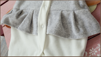 Велюровый комбинезон "Зайка" на подкладке, цвет серый, подкладка 100% хлопок. Для мальчика и девочки. Идеально согреет малыша в прохладную, дождливую погоду летом. Легкий и в меру теплый. Как палочка - выручалочка для мамы!