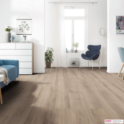 Дизайнерский пол Disano Classic Aqua Дуб Табачный 543735 в интерьере комнаты