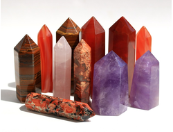 Стелы, "кристаллы-генераторы, карандаши" из камня