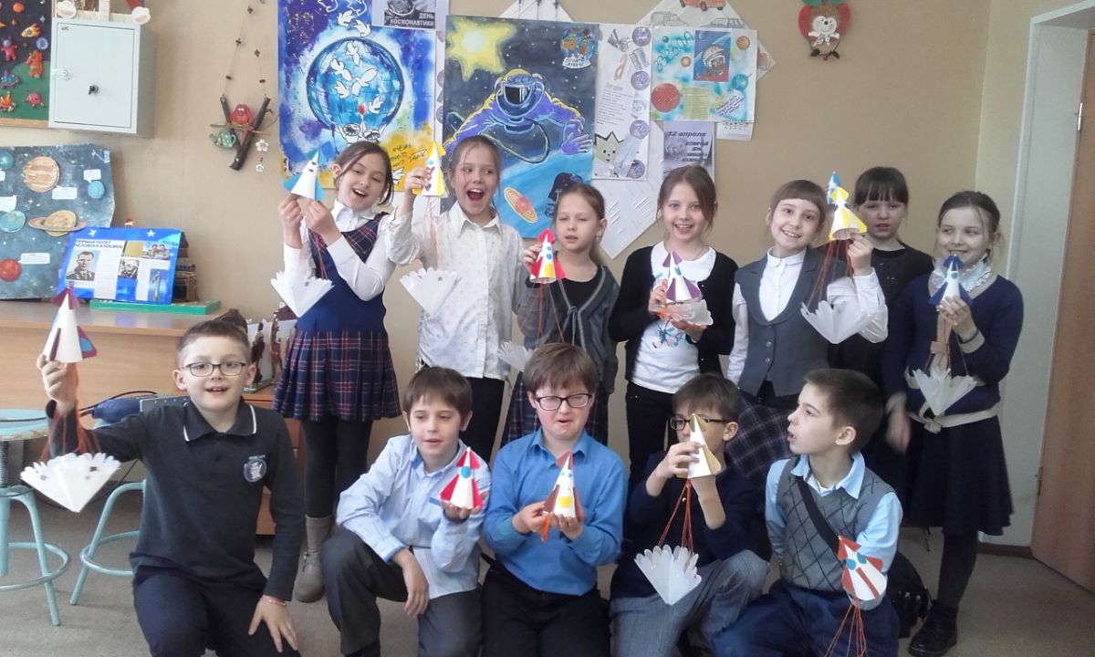 Космический апрель