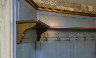 Вешалка для прихожей угловая с нижней тумбой.