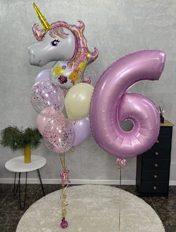 Цифра и фонтан с единорогом