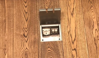 Лючок для установки в пол двух розеток, нержавеющая сталь, после монтажа, крышка открыта