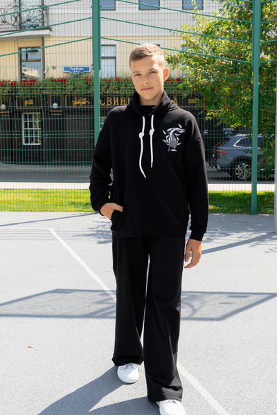 Худи с высоким горлом и вышивкой