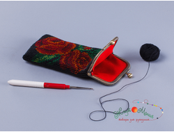 Очечник "Красные розы" Набор для вязания крючком с бисером от Ирины Рудевич